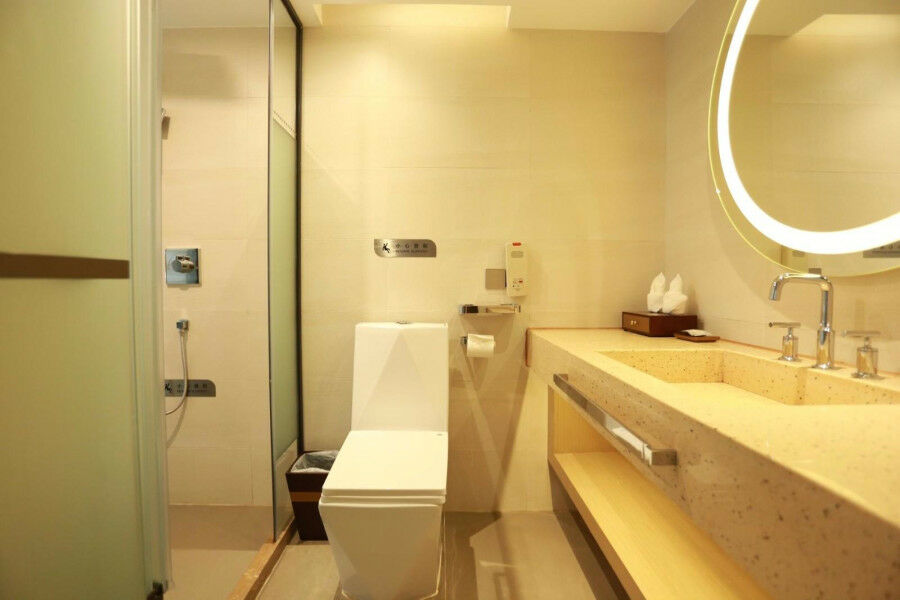 Lavande Hotel Baogang Avenue Guangbai Xinyi Branch Гуанджоу Екстериор снимка