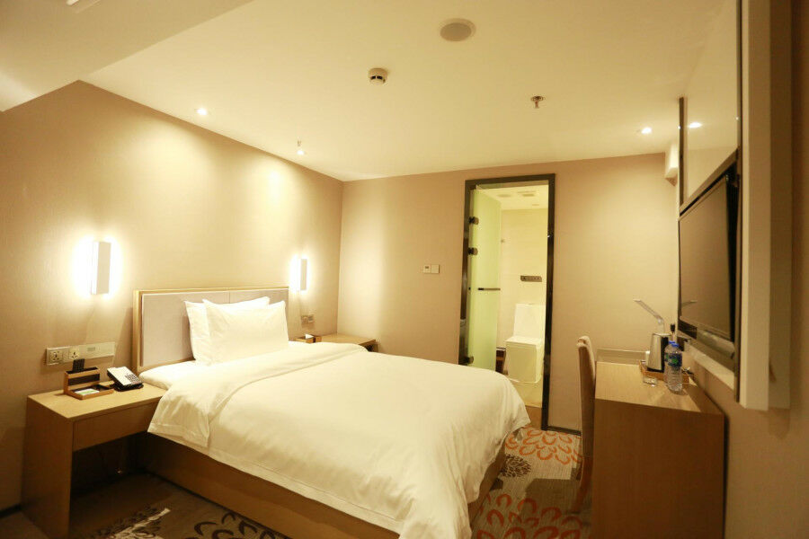 Lavande Hotel Baogang Avenue Guangbai Xinyi Branch Гуанджоу Екстериор снимка