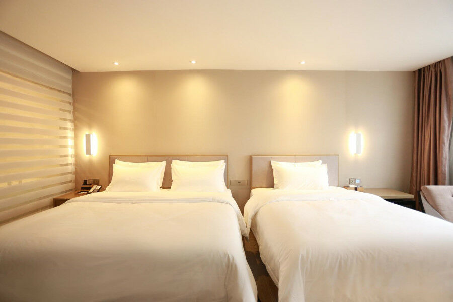 Lavande Hotel Baogang Avenue Guangbai Xinyi Branch Гуанджоу Екстериор снимка