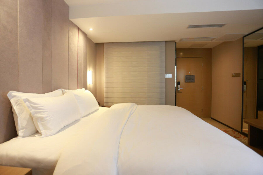 Lavande Hotel Baogang Avenue Guangbai Xinyi Branch Гуанджоу Екстериор снимка