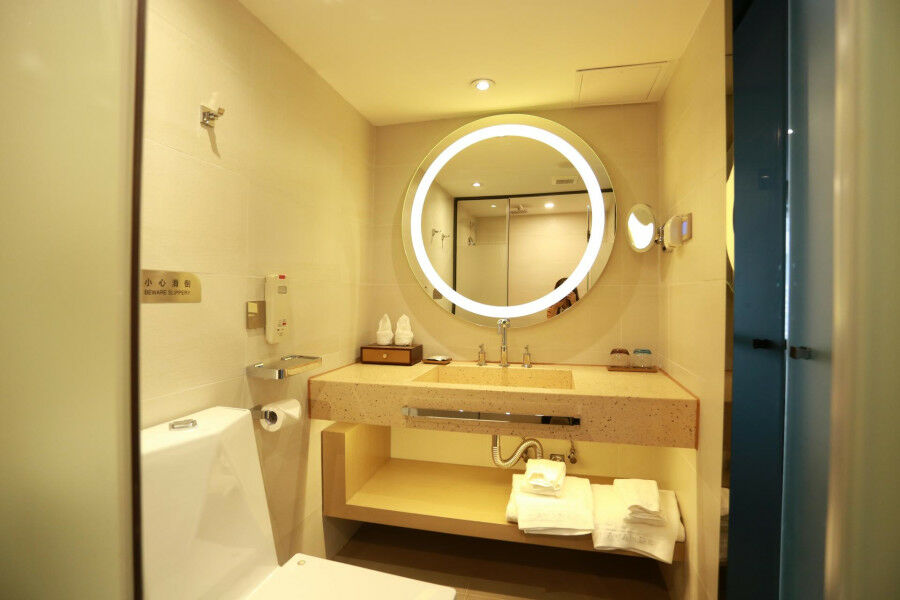 Lavande Hotel Baogang Avenue Guangbai Xinyi Branch Гуанджоу Екстериор снимка
